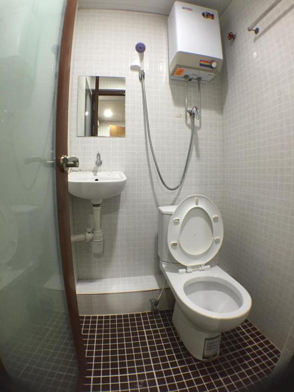 New Yan Yan Guest House Reception 9Th Floor Flat E4 E6 Hong Kong Ngoại thất bức ảnh